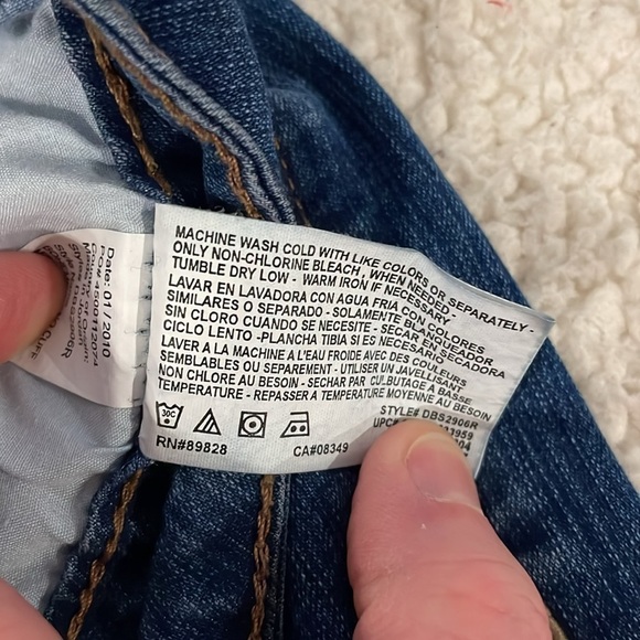 Bandolino Blu Denim Capris Size 10 - Picture 11 of 11